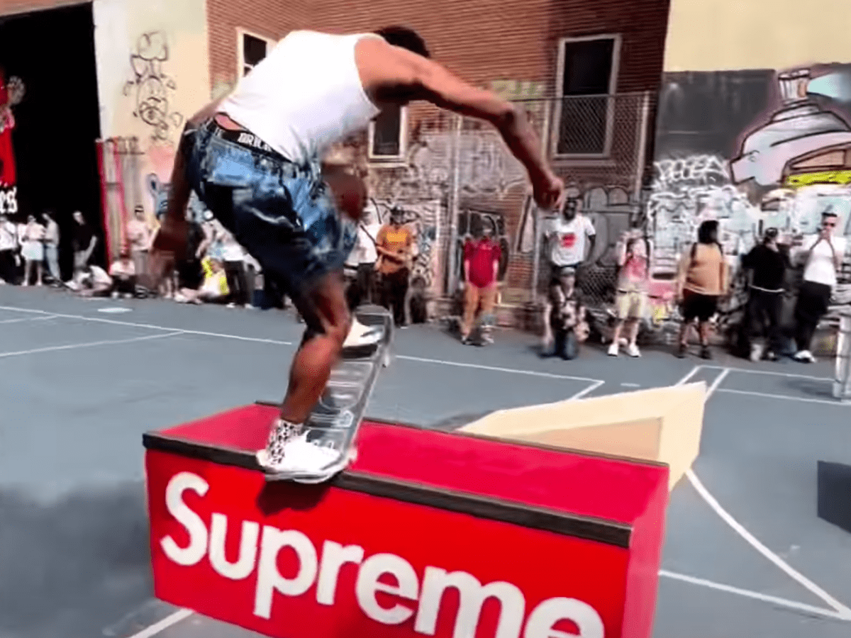 Supreme skate