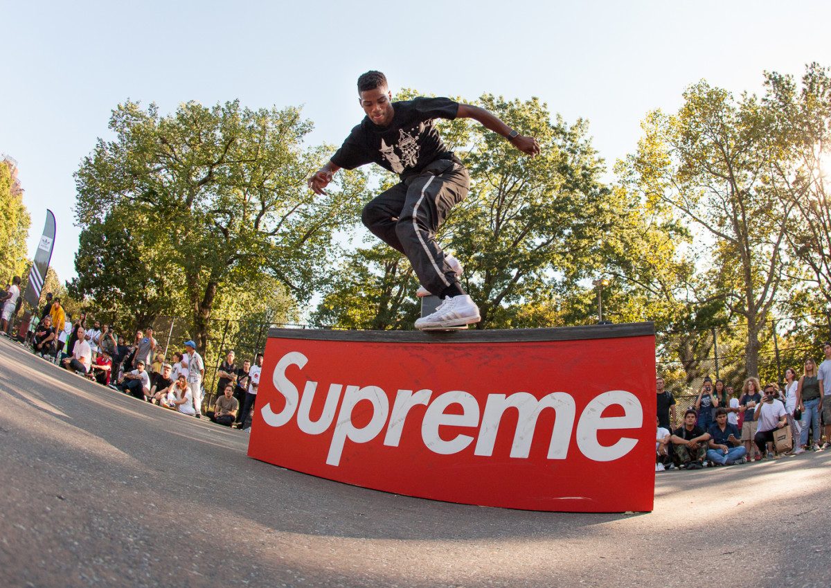 supreme  Supreme skateboard, Skateboard, Supreme wallpaper